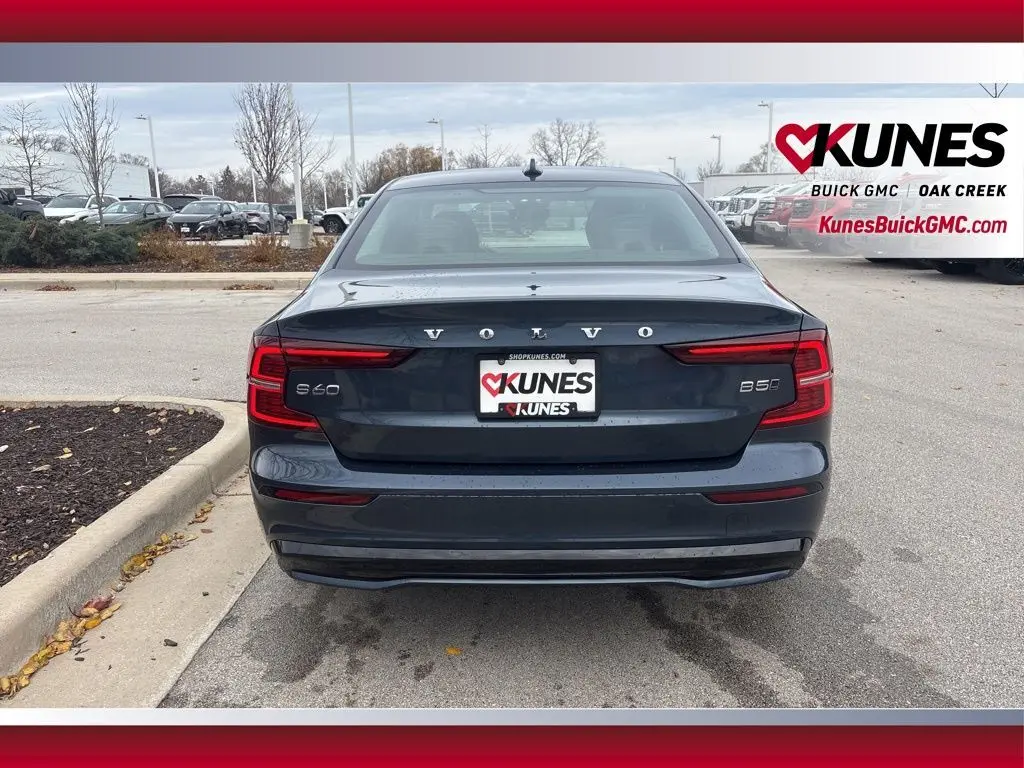 2025 Volvo S60 B5 Core photo 3