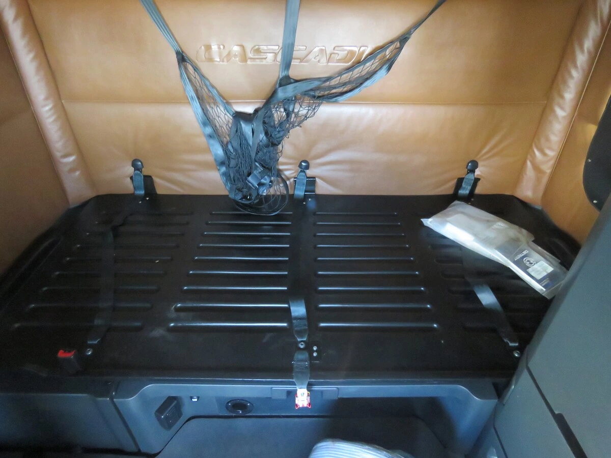 2022 Freightliner Cascadia - image 18