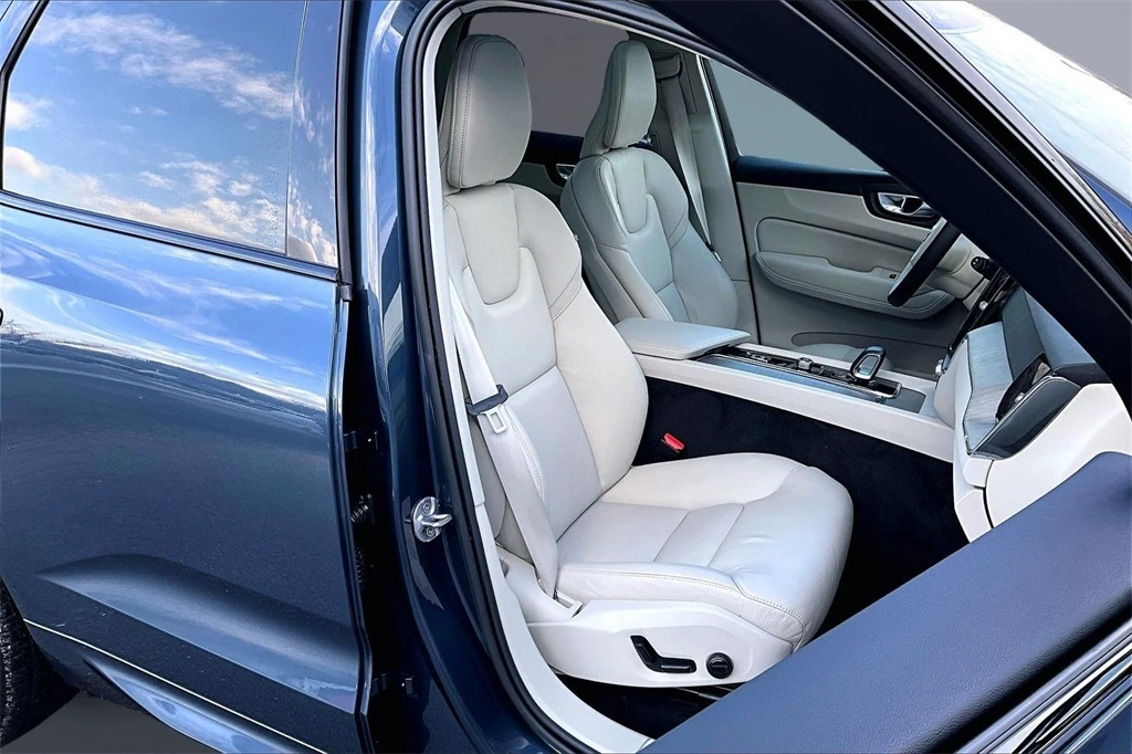 2023 Volvo - image 28