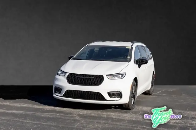 2026 Chrysler Pacifica Select's photo