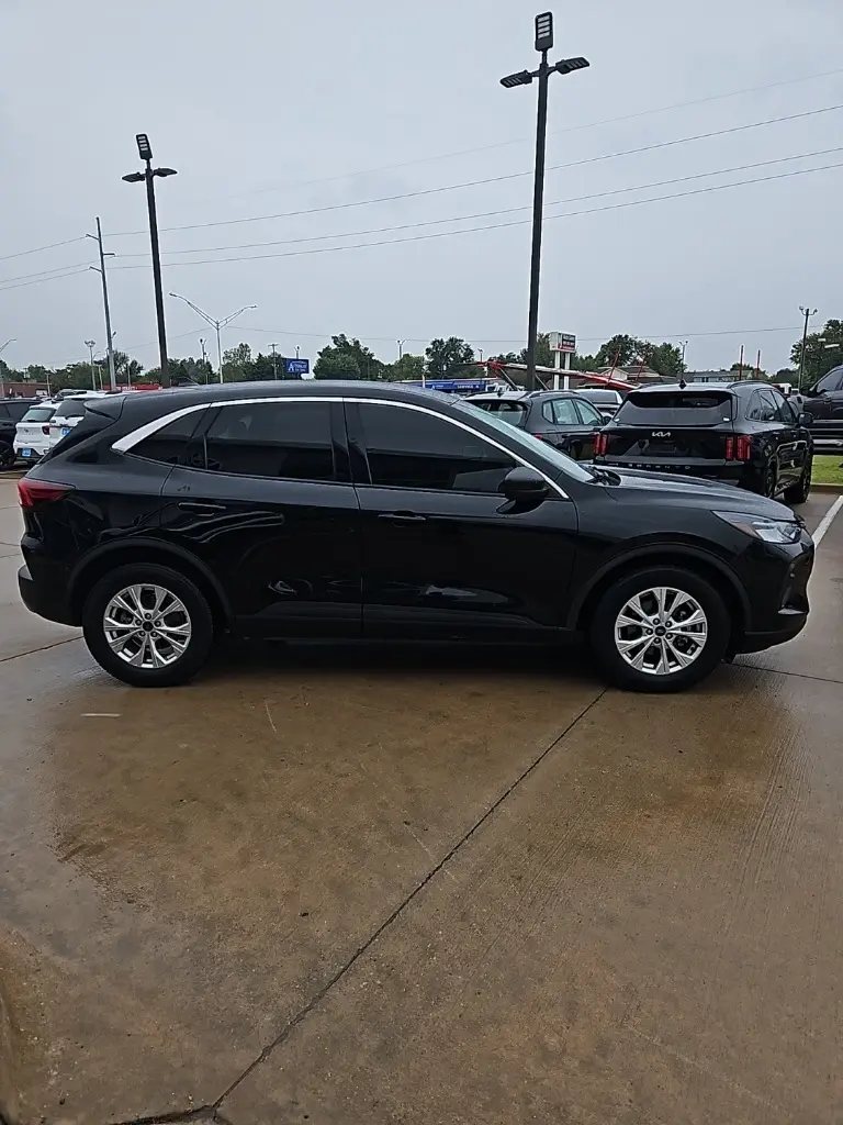 2023 Ford Escape Active photo 3