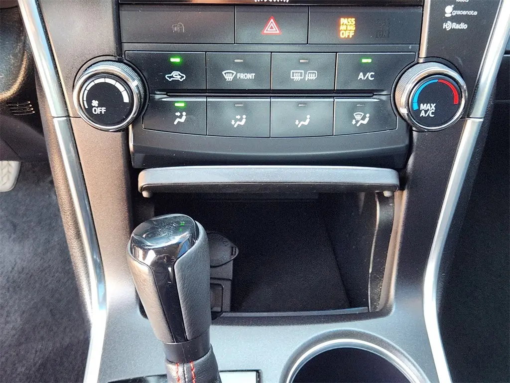 2016 Toyota Camry Base photo 12