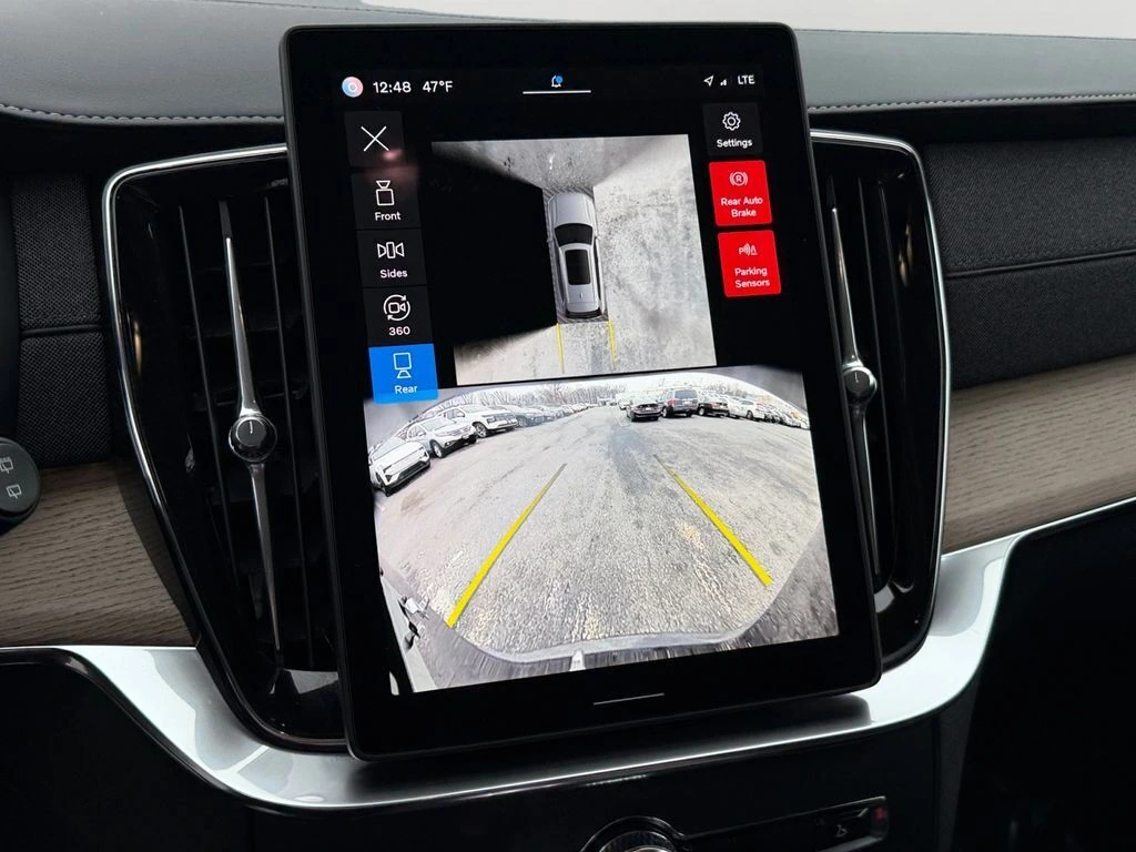 2025 Volvo - image 21