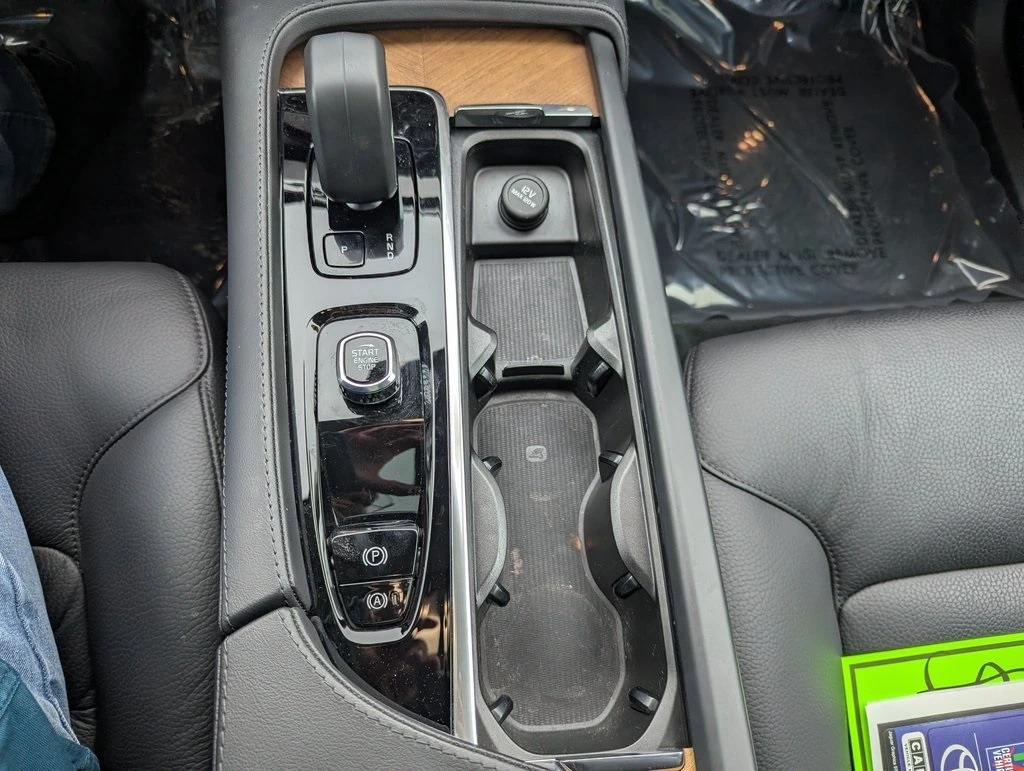 2024 Volvo - image 22