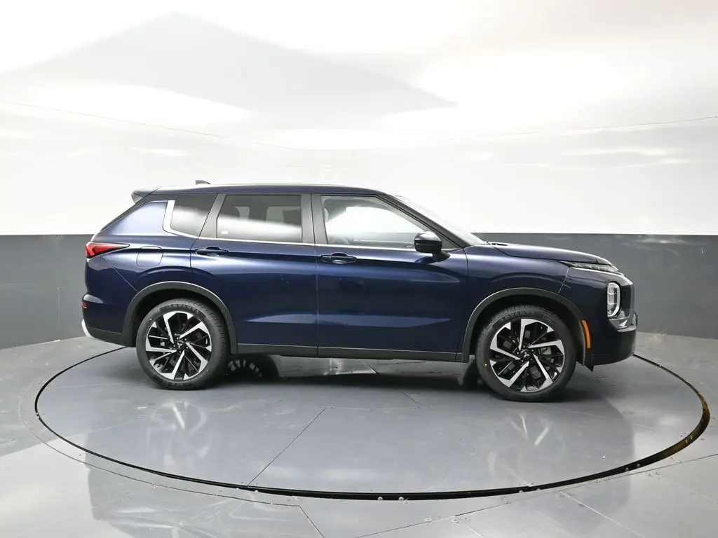 2024 Mitsubishi Outlander SE Ralliart photo 2