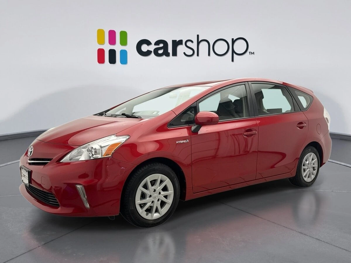 2014 Toyota Prius v Three's photo