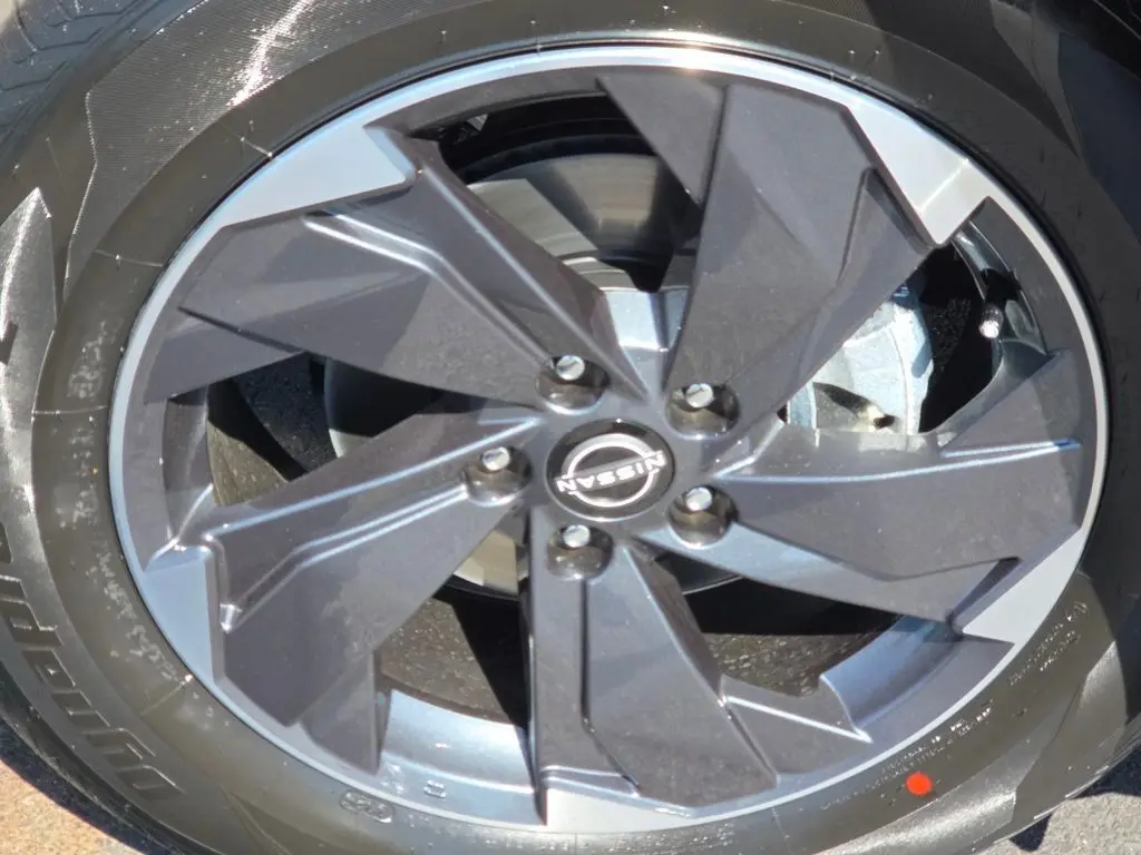 2026 Nissan Rogue SV photo 17