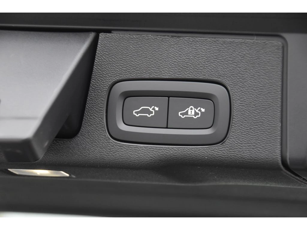 2026 Volvo - image 23