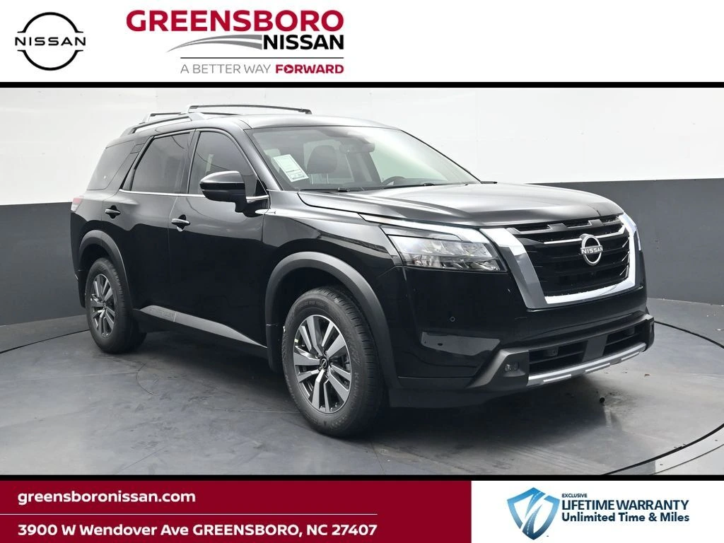 2025 Nissan Pathfinder SL's photo