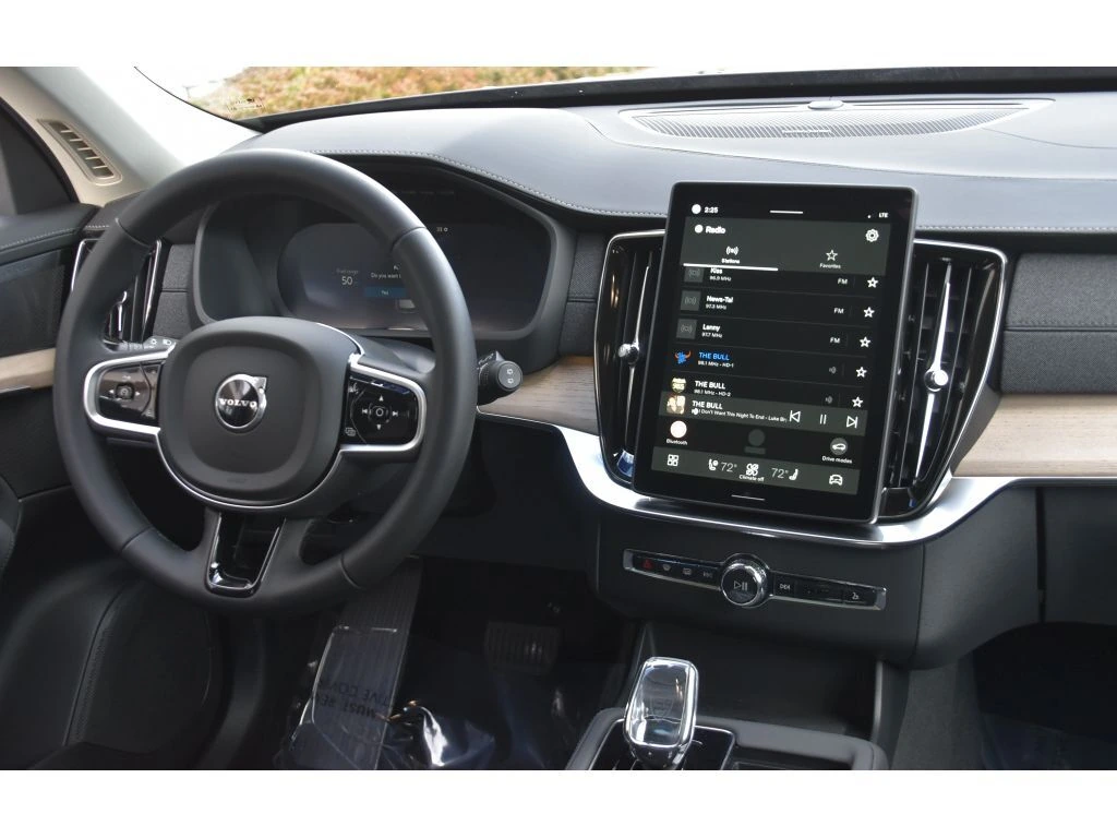 2026 Volvo - image 17