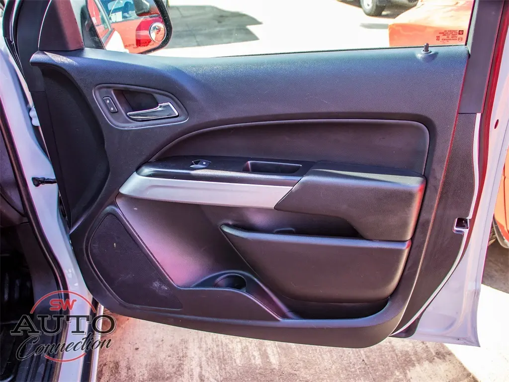 2022 Chevrolet Colorado LT photo 10