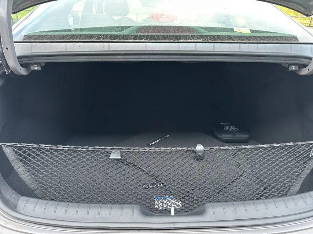 2025 Hyundai Elantra SEL Sport photo 16