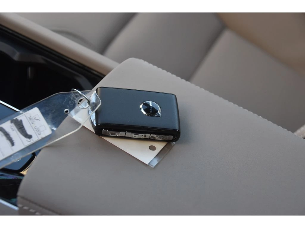 2026 Volvo - image 39