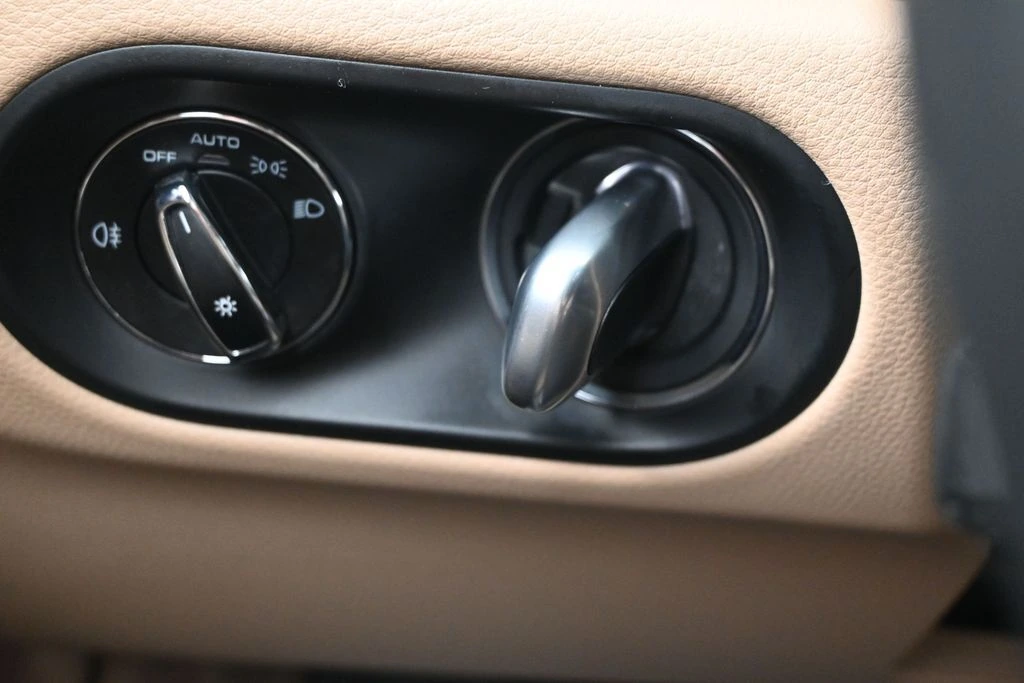 2023 Porsche Macan S - Photo 28