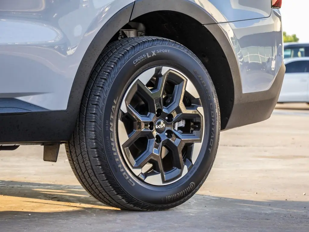 2025 Kia Sorento S photo 4