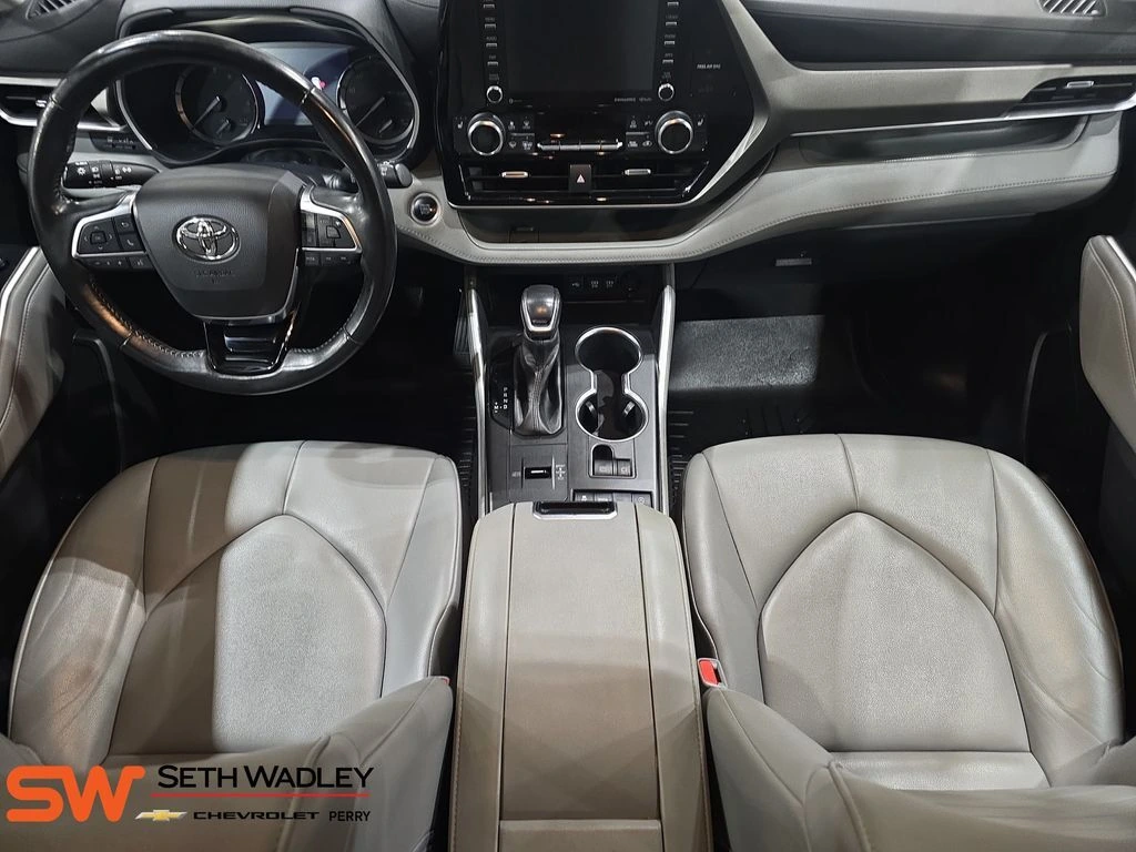 2021 Toyota Highlander XLE - Photo 9