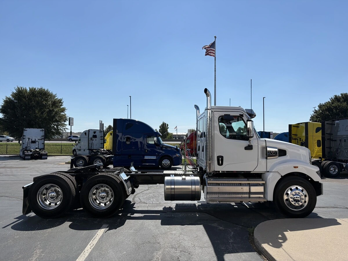 2027 Western Star 49X — photo 8