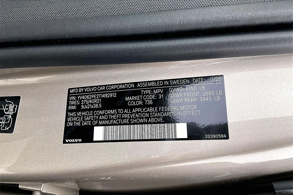 2026 Volvo - image 8