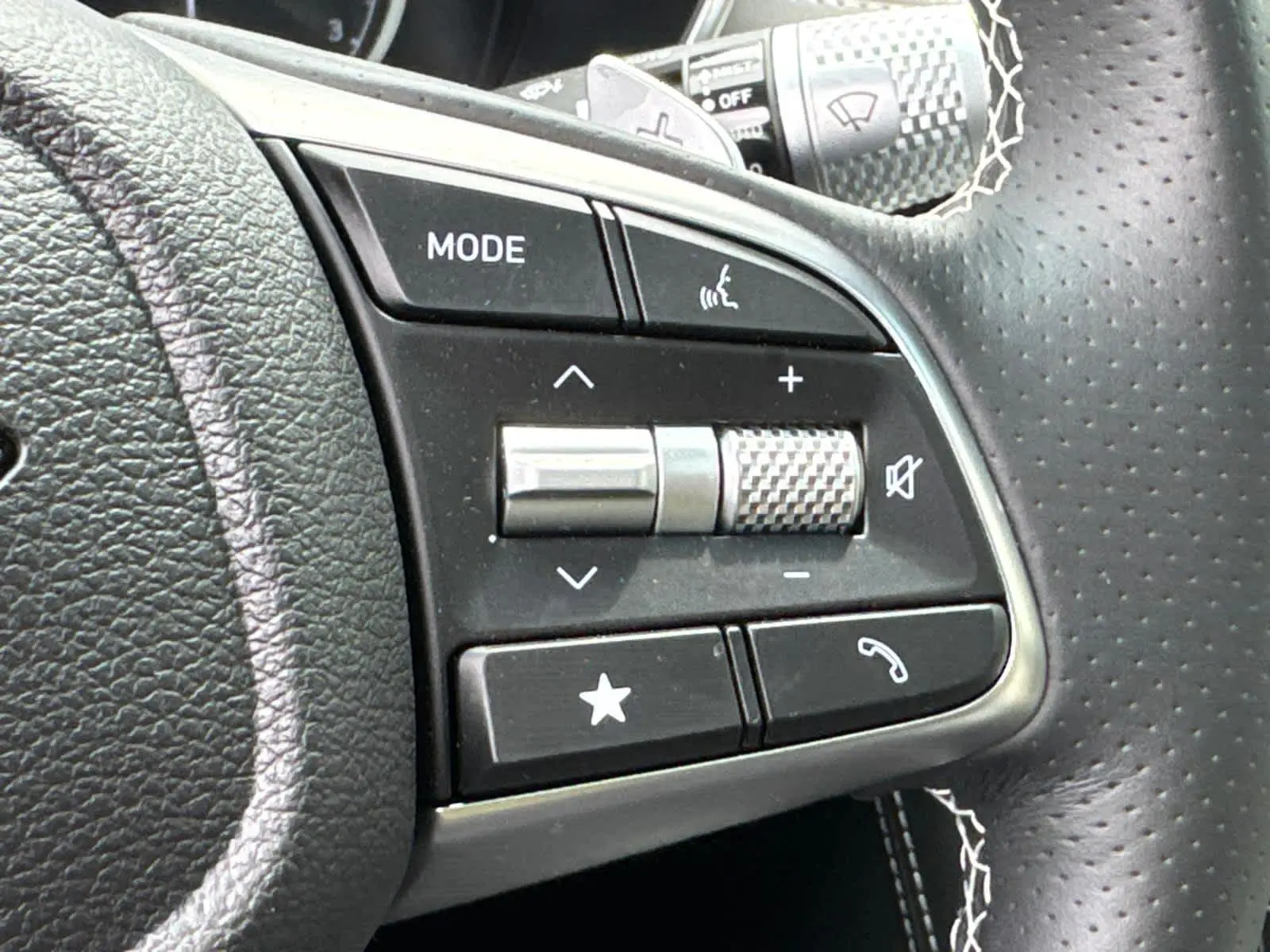 2025 Genesis G70 2.5T photo 21
