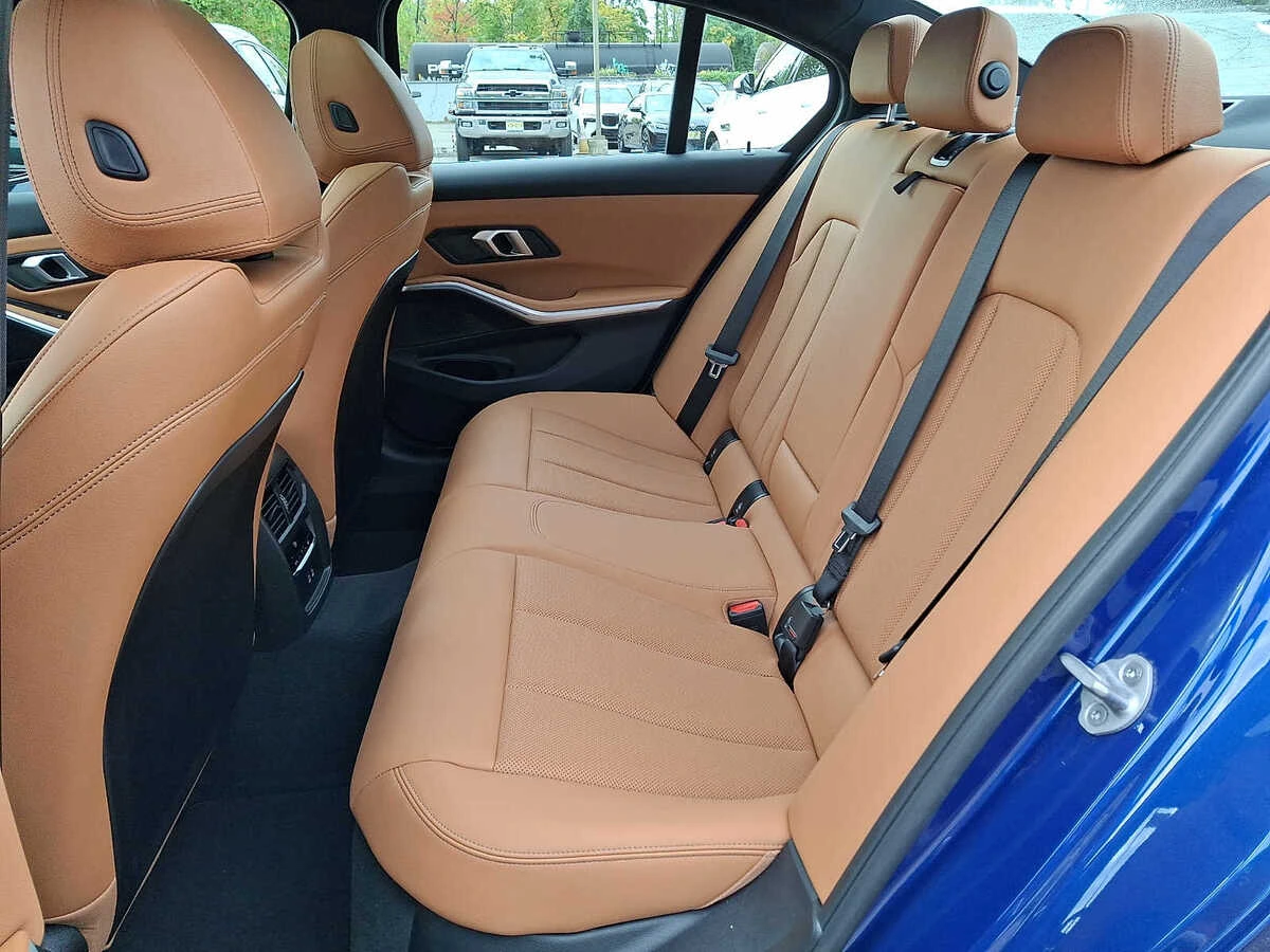 2025 BMW 3 Series 330i - Photo 8