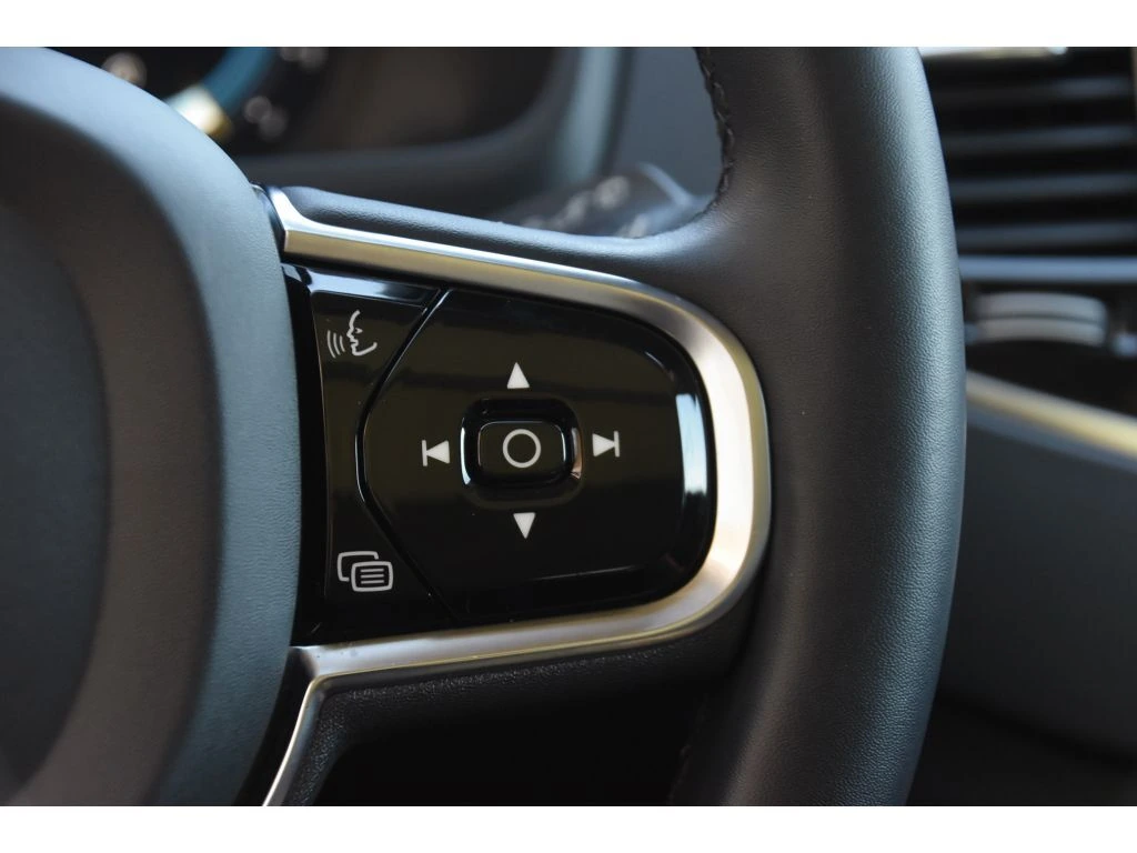 2023 Volvo - image 33