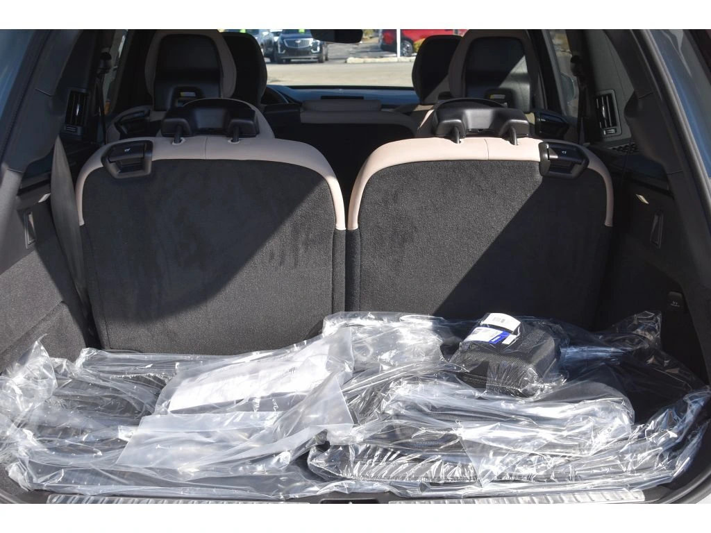 2026 Volvo - image 23