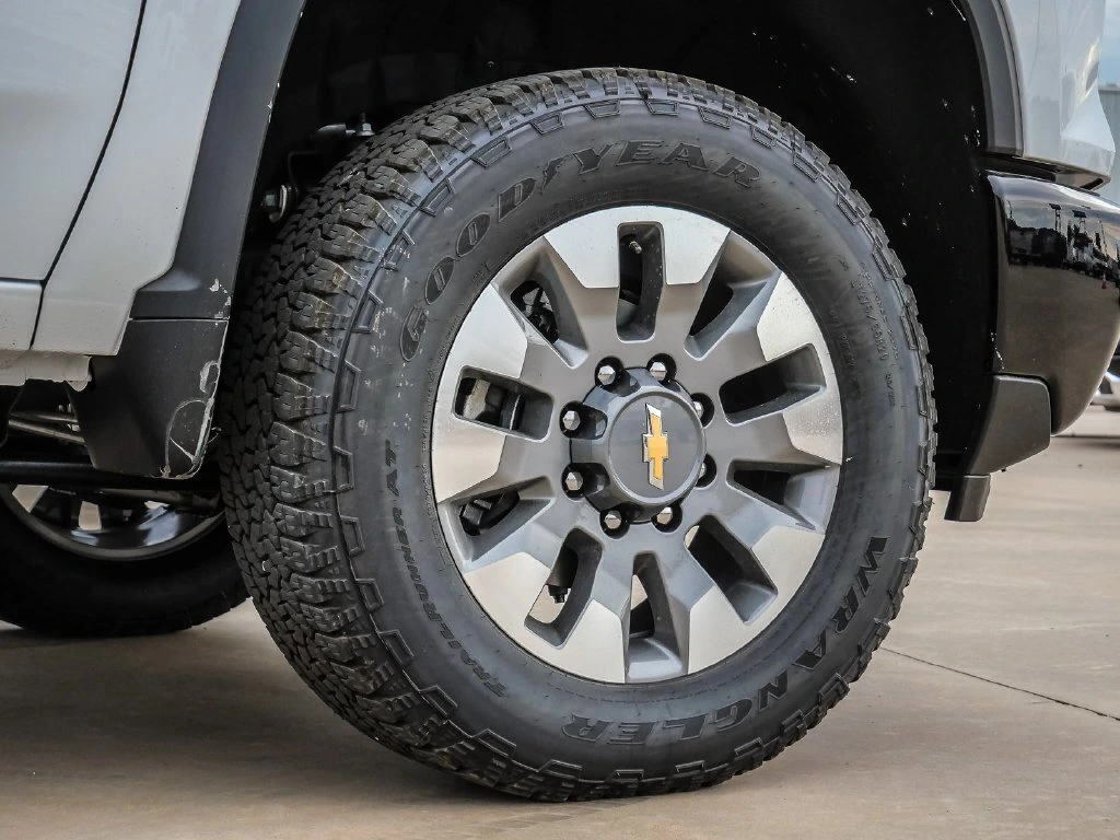 2026 Chevrolet Silverado 2500 HD Custom - Photo 9