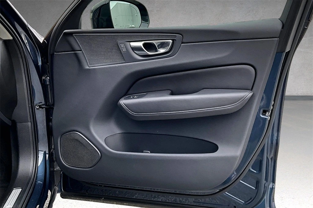 2023 Volvo - image 27