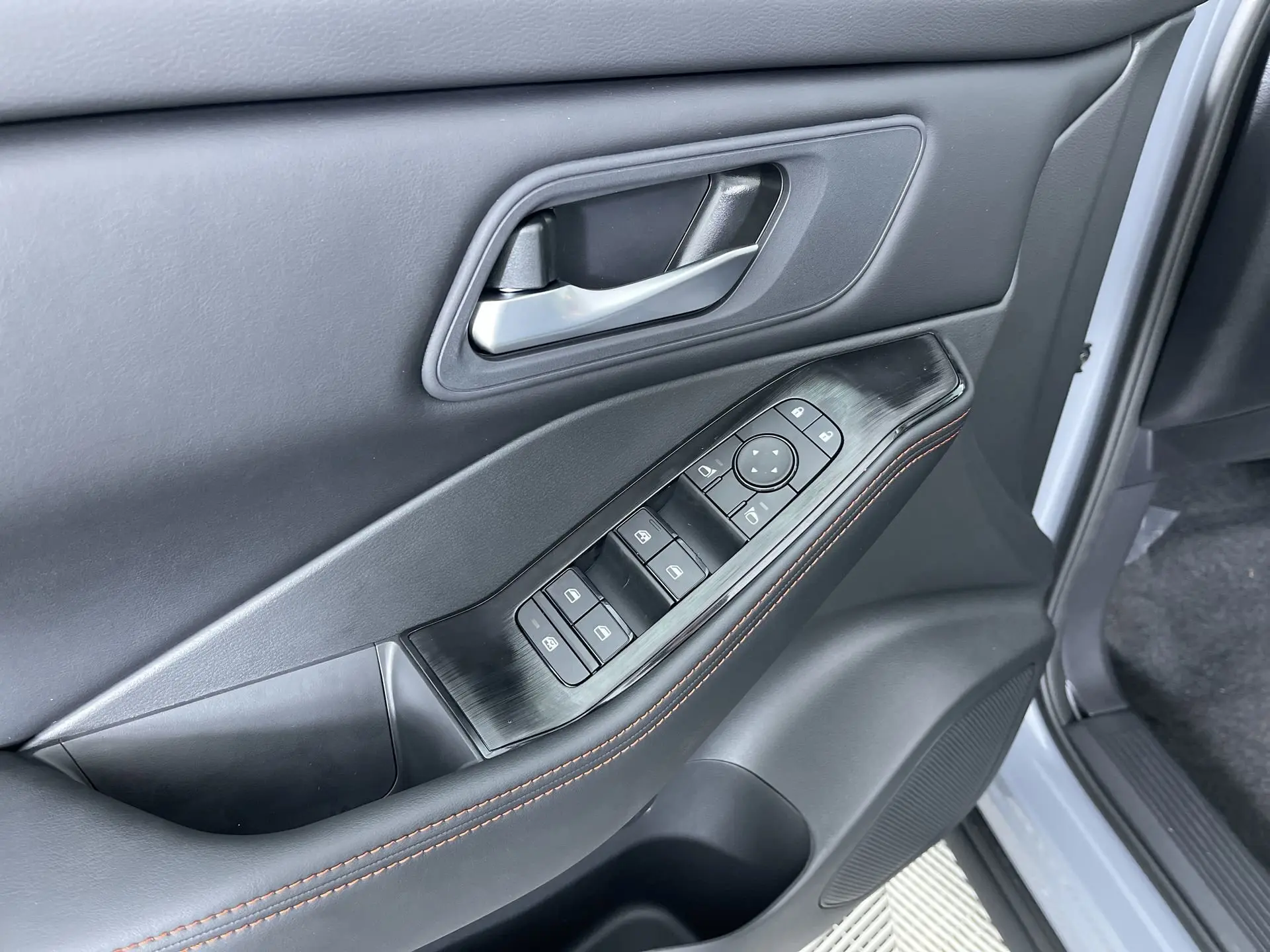 2026 Nissan Rogue SV photo 11