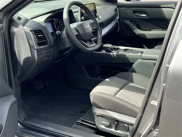 2026 Nissan Rogue SV photo 10