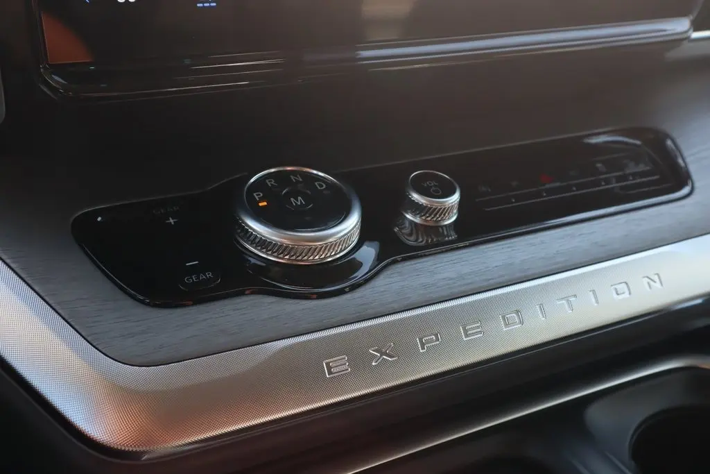 2025 Ford Expedition Platinum photo 4
