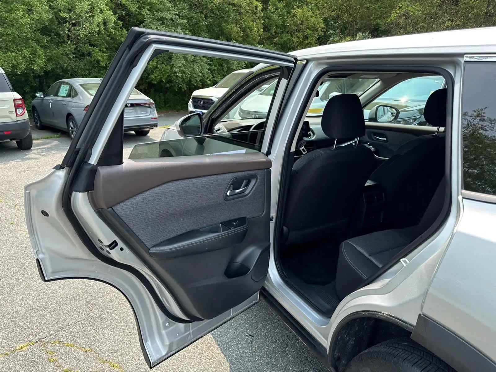 2023 Nissan Rogue SV photo 30