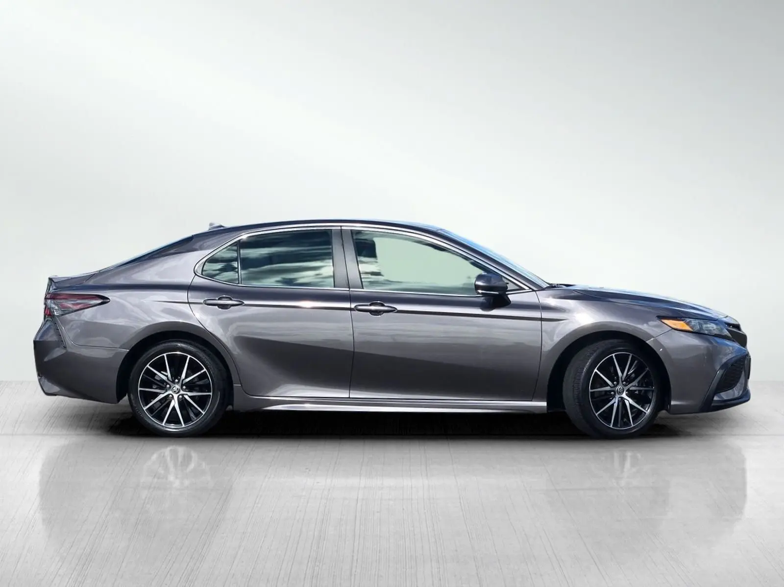 2023 Toyota Camry SE photo 3