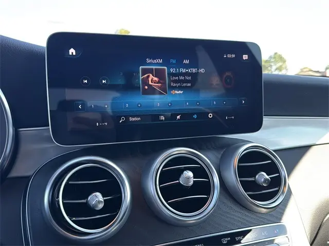 2022 Mercedes Benz GLC 300 photo 18