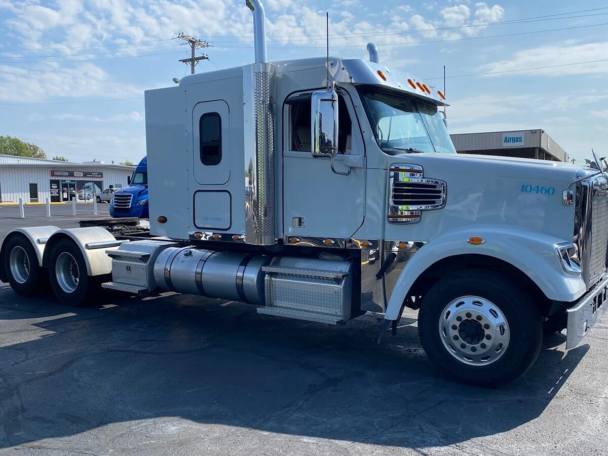 2023 Freightliner 122SD — photo 7