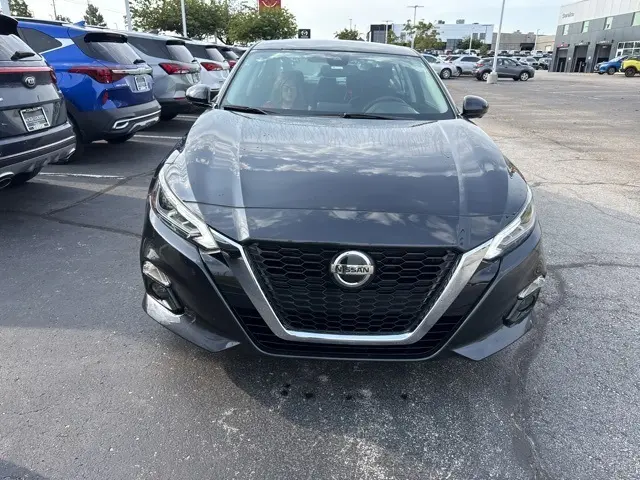 2021 Nissan Altima 2.5 Platinum photo 2