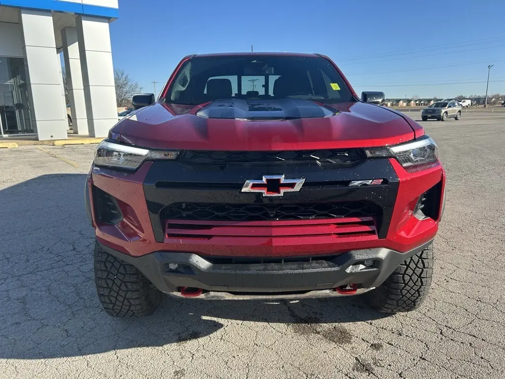 Used 2024 Chevrolet Colorado ZR2 with VIN 1GCPTFEK2R1168751 for sale in Okmulgee, OK