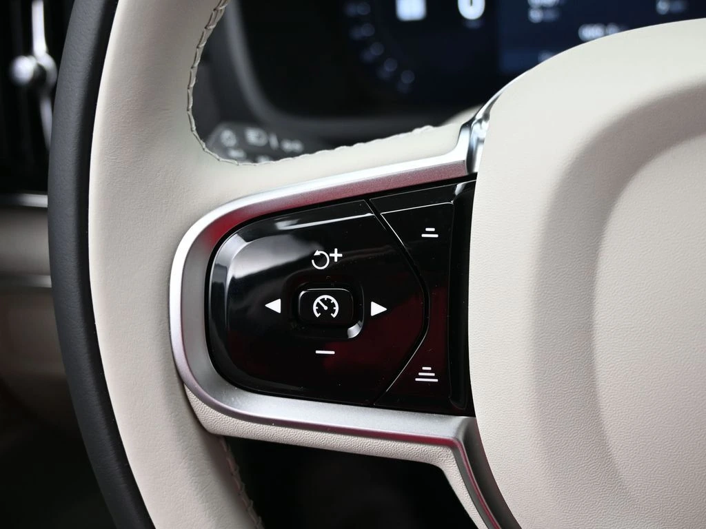 2026 Volvo - image 11