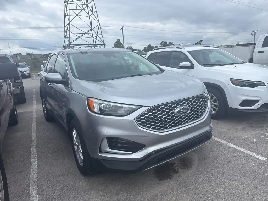 2024 Ford Edge SEL photo 3