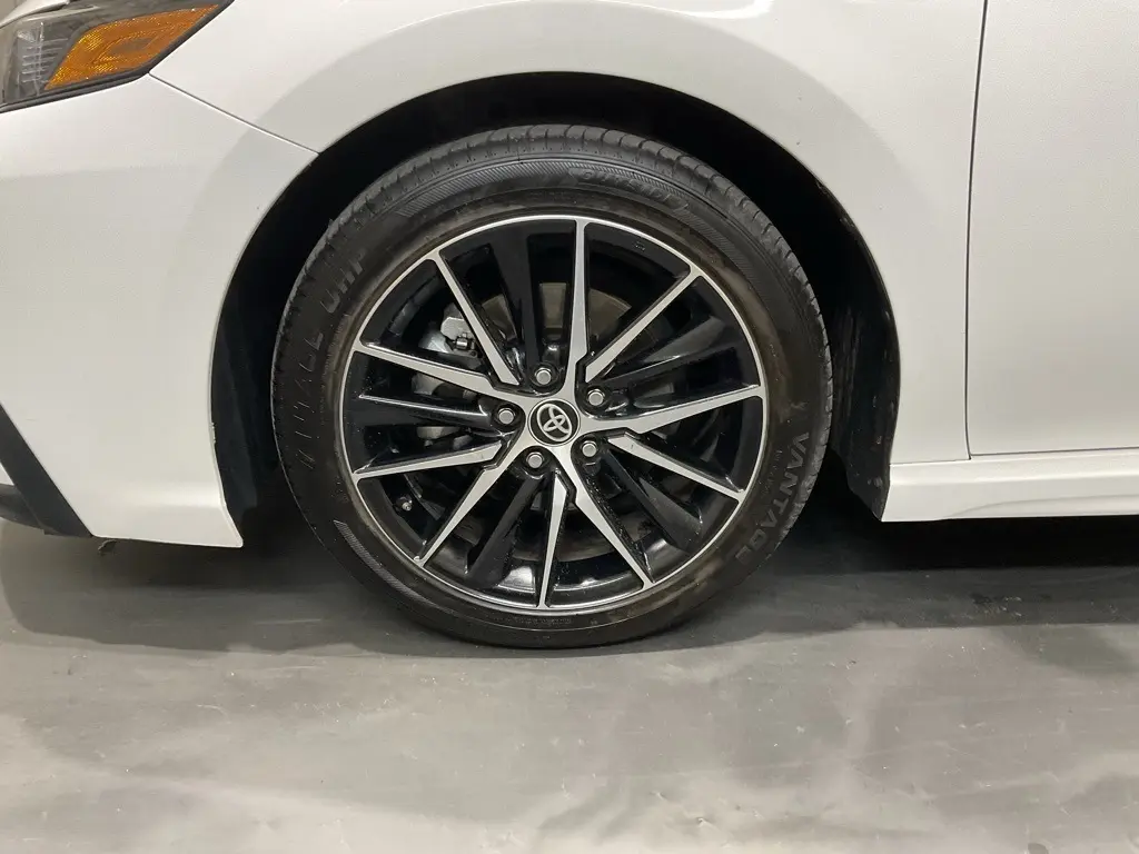 2024 Toyota Camry SE photo 6