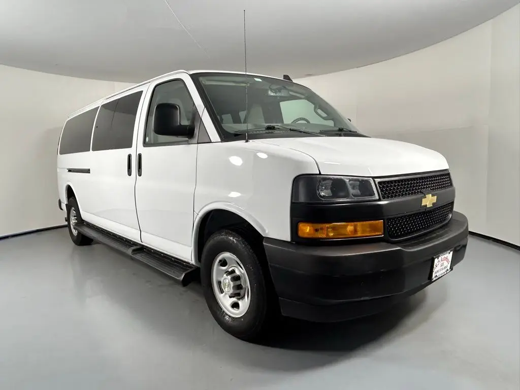 2023 Chevrolet Express Passenger LS's photo