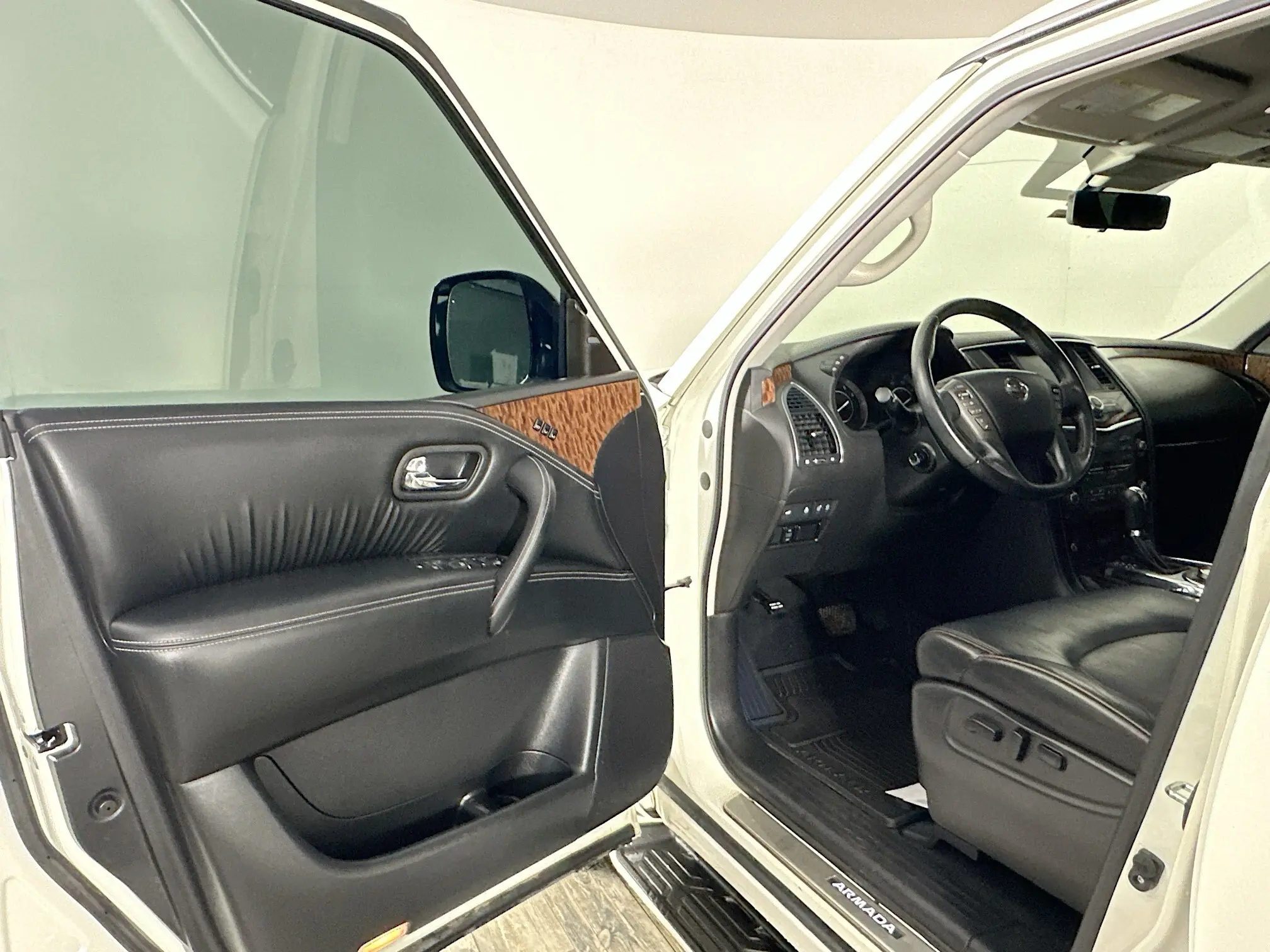 2020 Nissan Armada Platinum photo 18