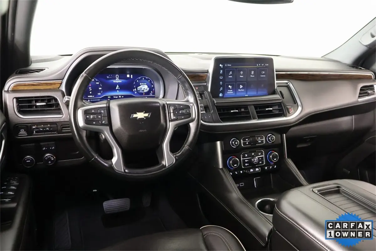 2023 Chevrolet Suburban Premier photo 2