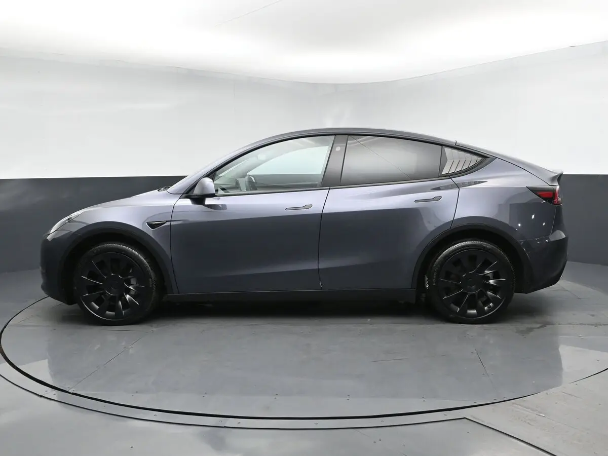 2023 Tesla Model Y photo 4