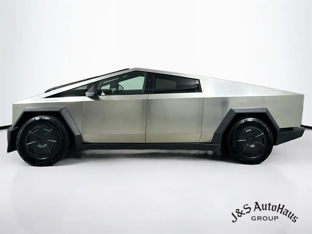 2024 Tesla Cybertruck All-Wheel Drive photo 4