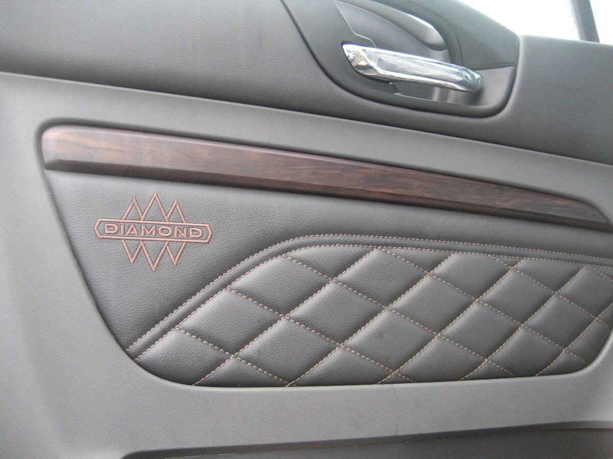 2025 International HX — photo 7