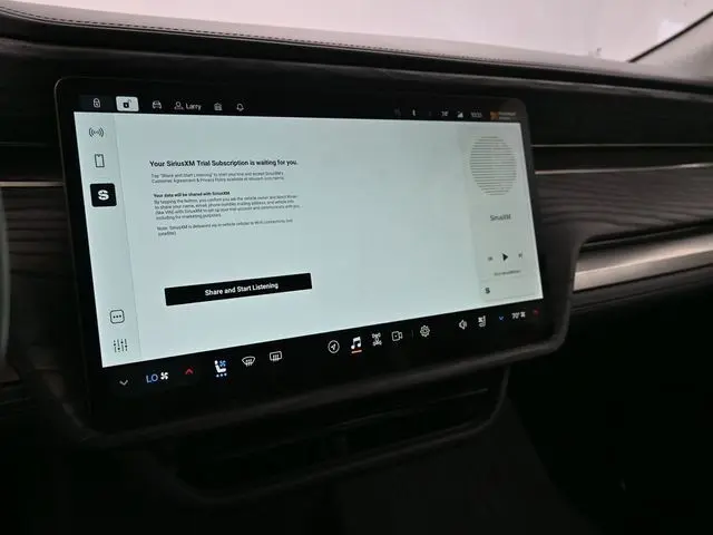 2022 Rivian R1T Adventure photo 16