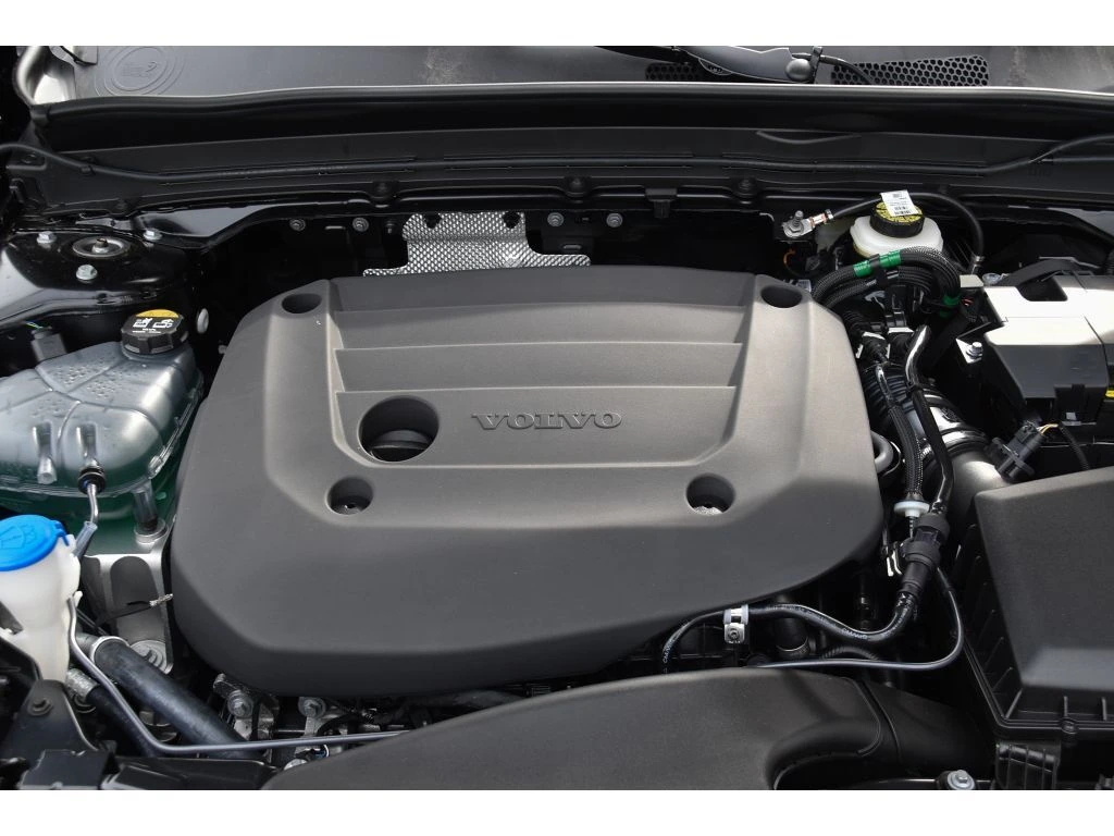 2026 Volvo - image 24