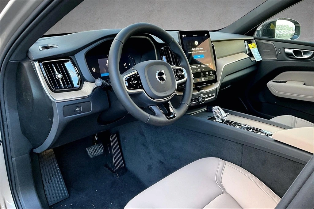 2026 Volvo - image 7