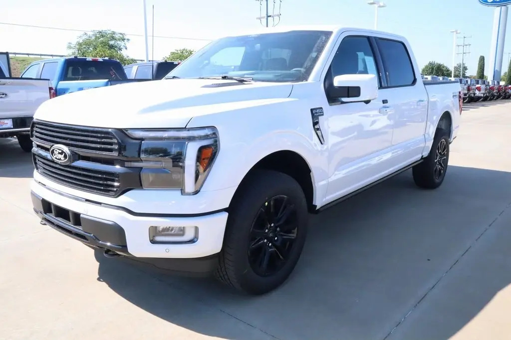 2025 Ford F-150 Platinum photo 4